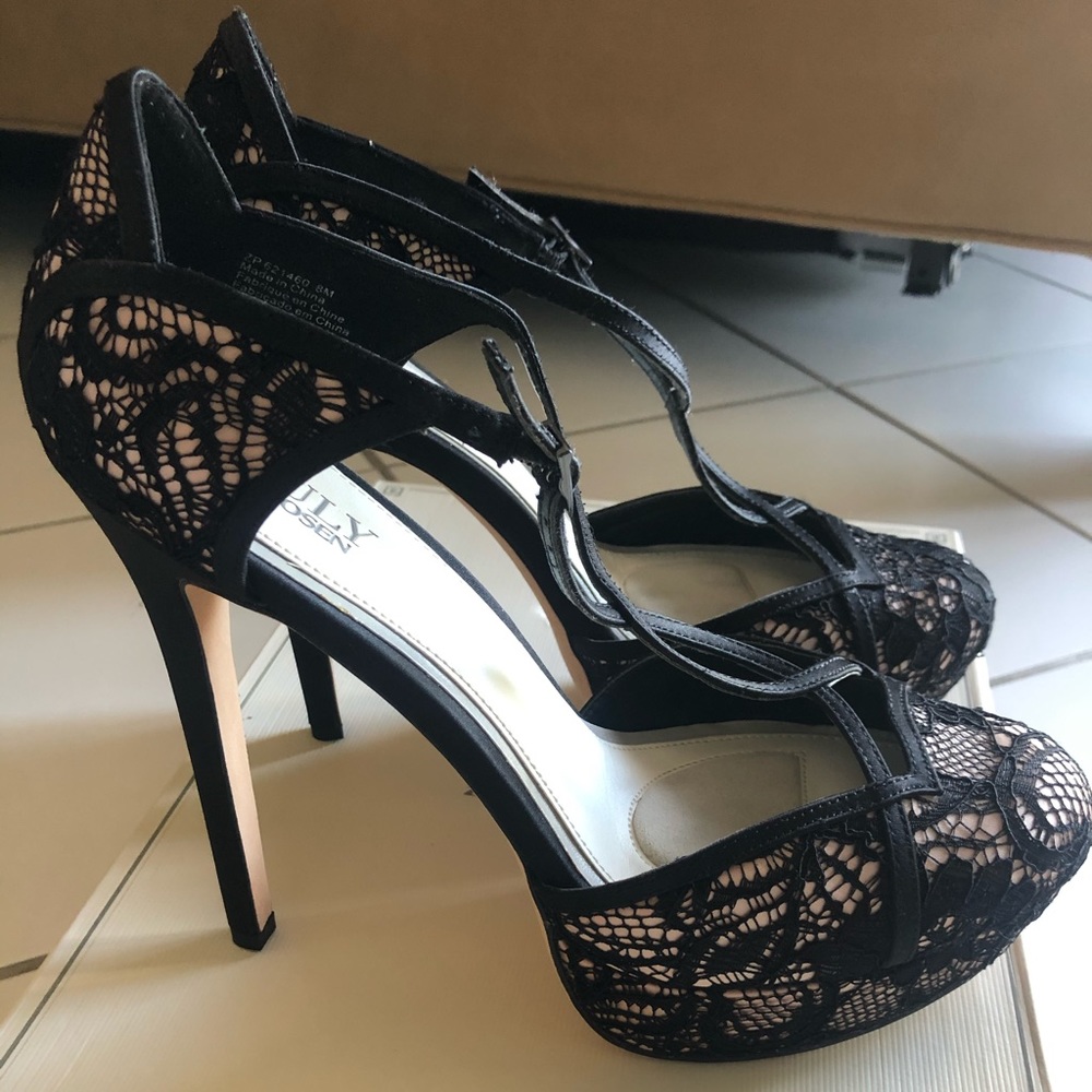 Truly Zac Posen Lace Pumps
